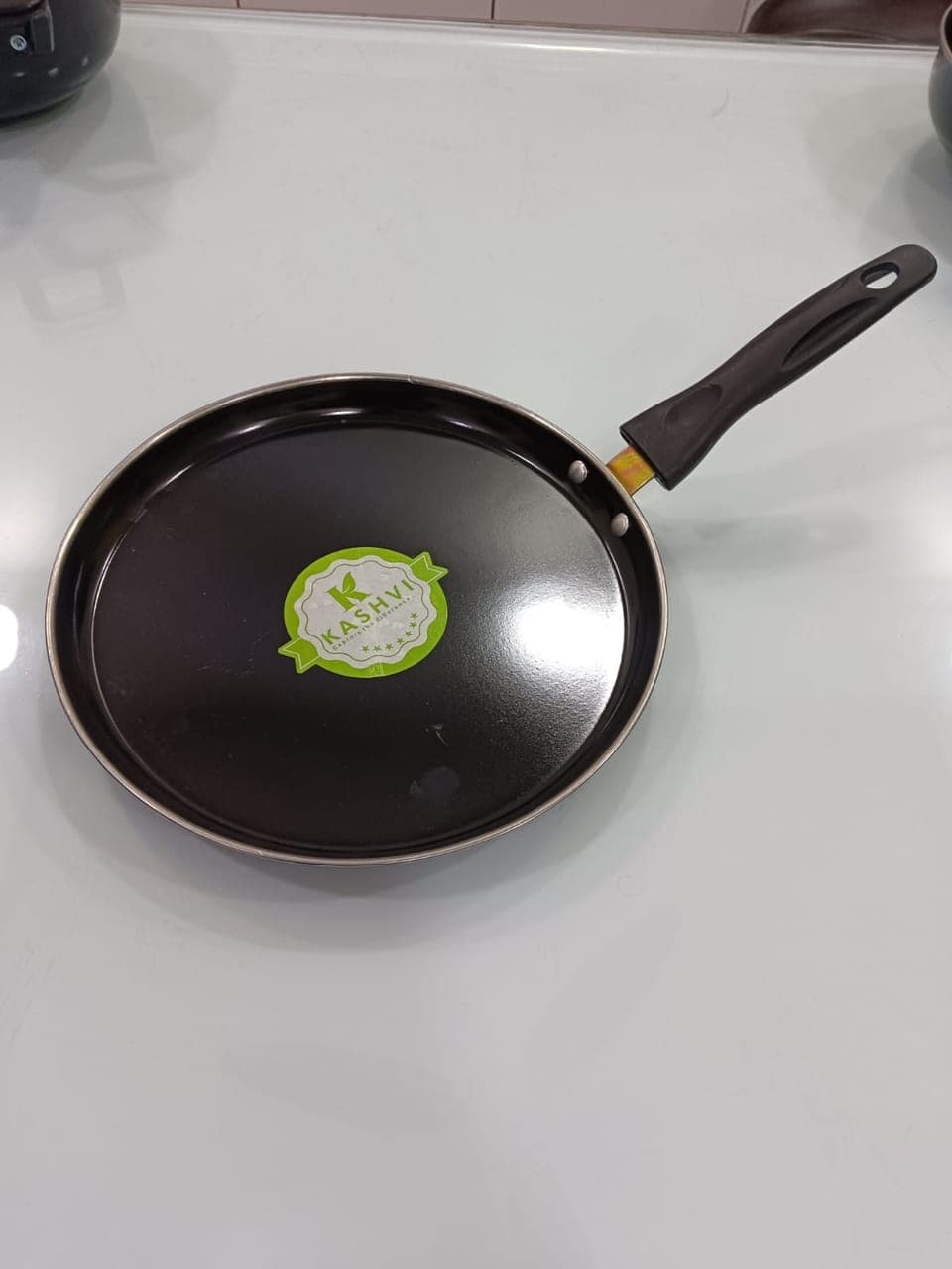 Mixed lot of kitchen utensils